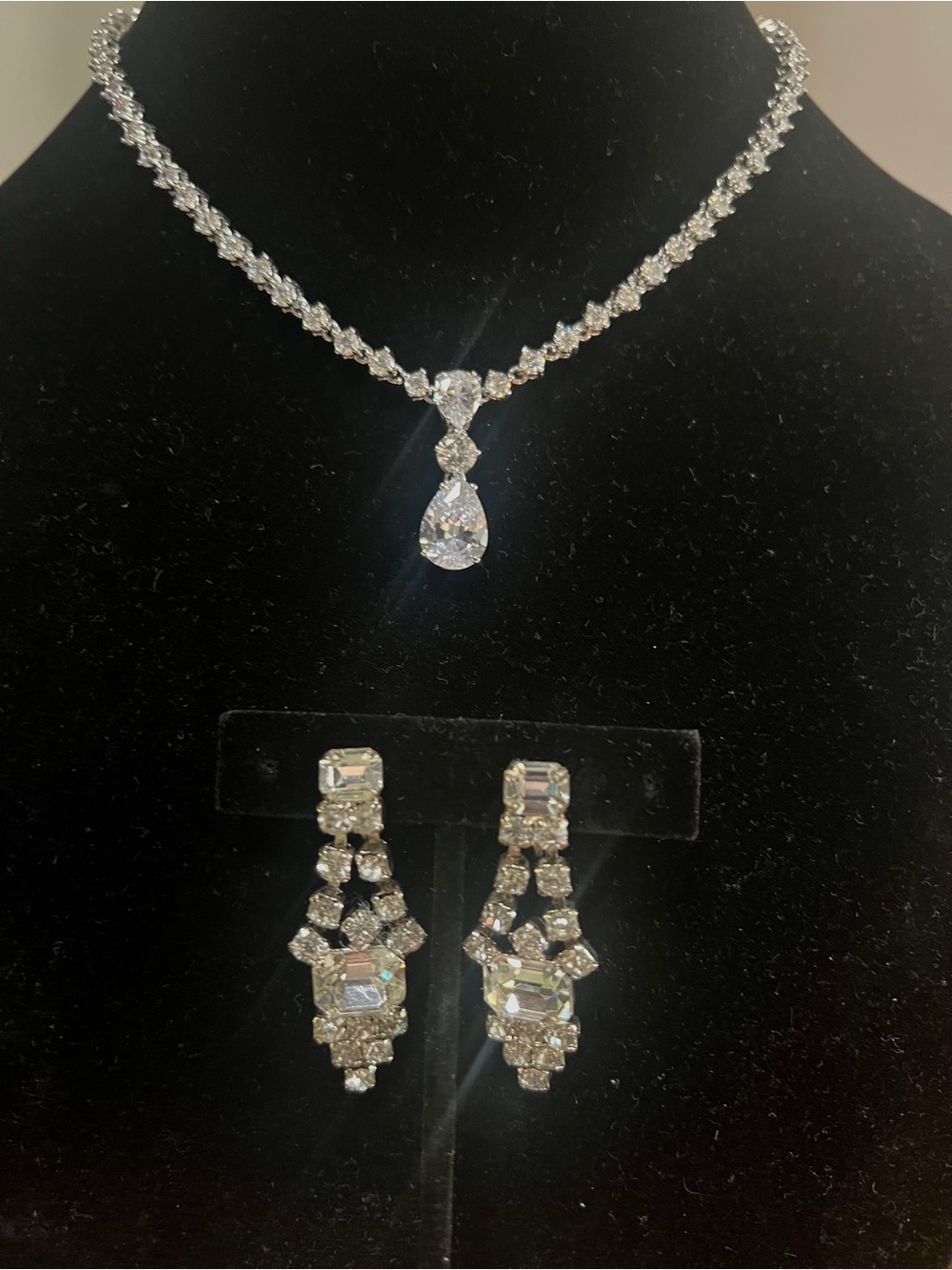 Vintage Silver tone Crystal Teardrop Necklace with Dangle screw back Earrings